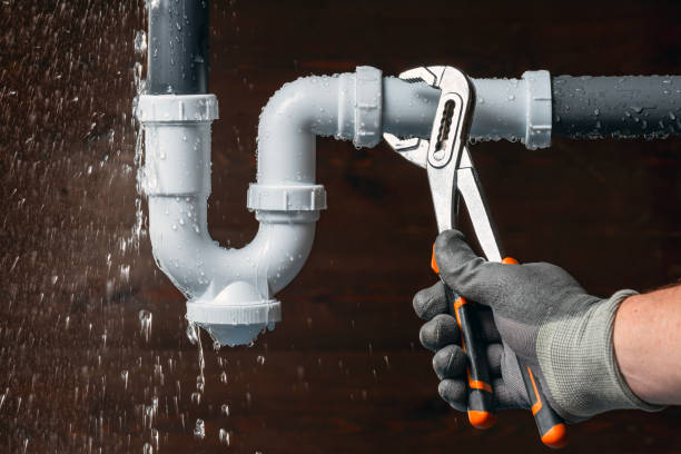 Professional Burst Pipe Repair technician working in Washington, UT